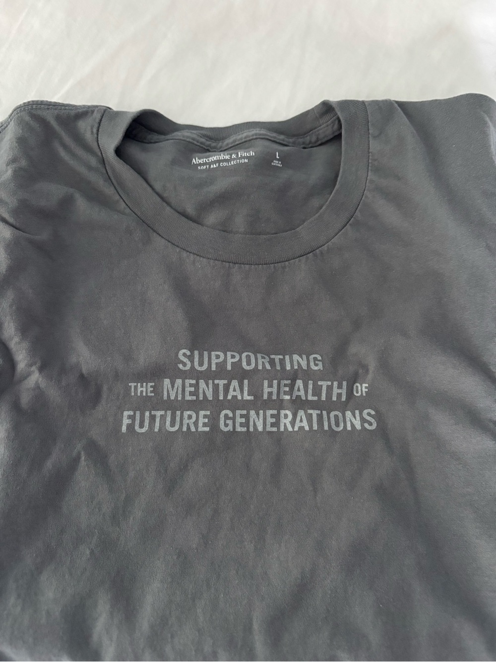 Abercrombie & Fitch Men's Gray graphic Crewneck Tee